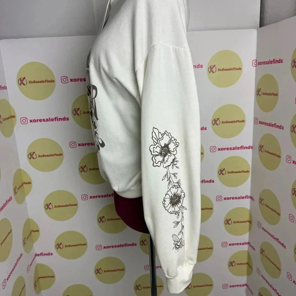 Modern Lux Women's Protect Your Peace Graphic Sweatshirt - Cream - Picture 6 of 7